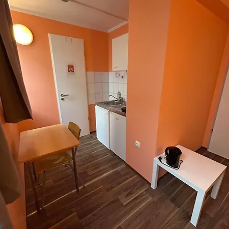 Budget Station Aparthostel Apartment *