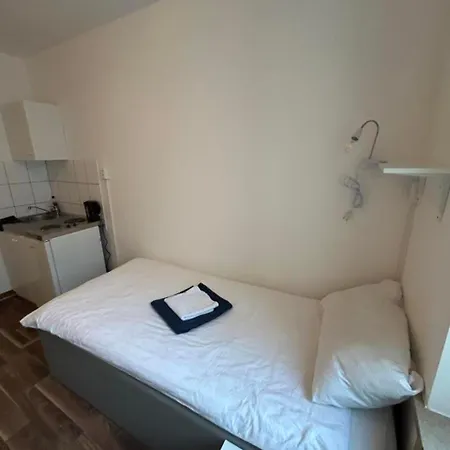 Budget Station Aparthostel Apartment