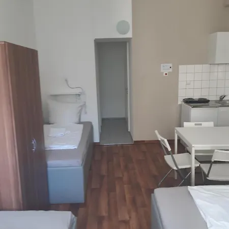 Budget Station Apartmenthostel Sen 14 *